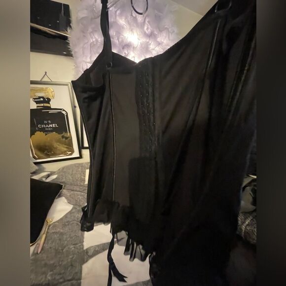 Vintage plus size 2 torrid corset bustier w/ruffle hem & garter straps - Picture 6 of 6